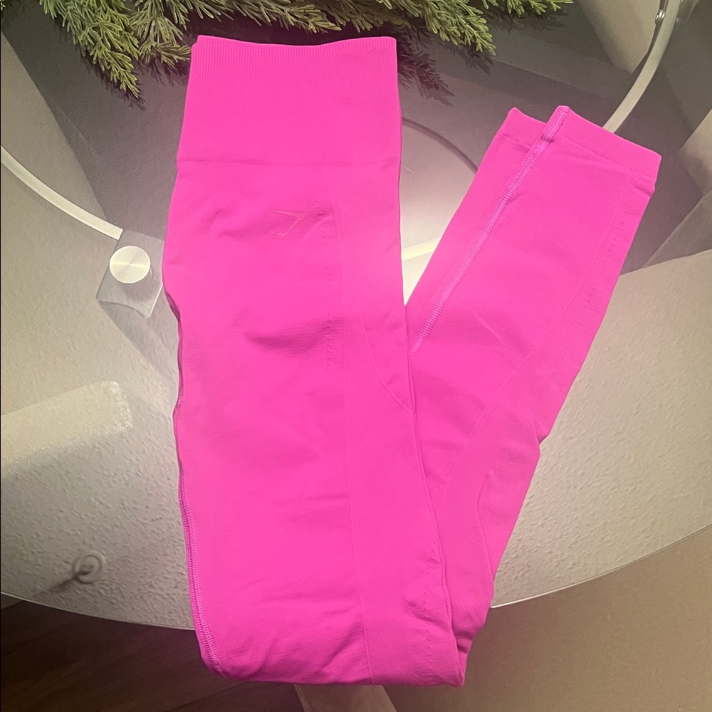 GYMSHARK ENERGISE SEAMLESS LEGGINGS— VIBRANT PINK— SIZE S—PERFECT FOR SUMMER!